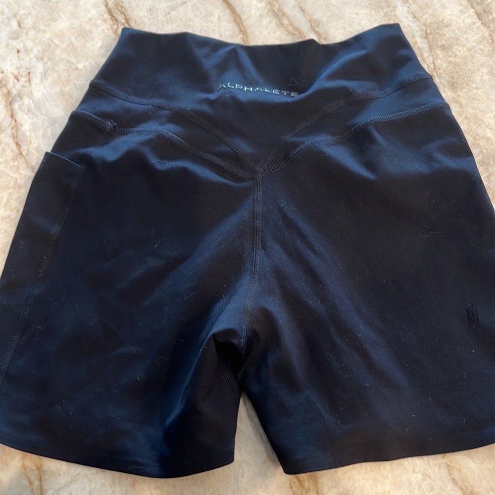 Alphalete 4 in seamless.  Size S